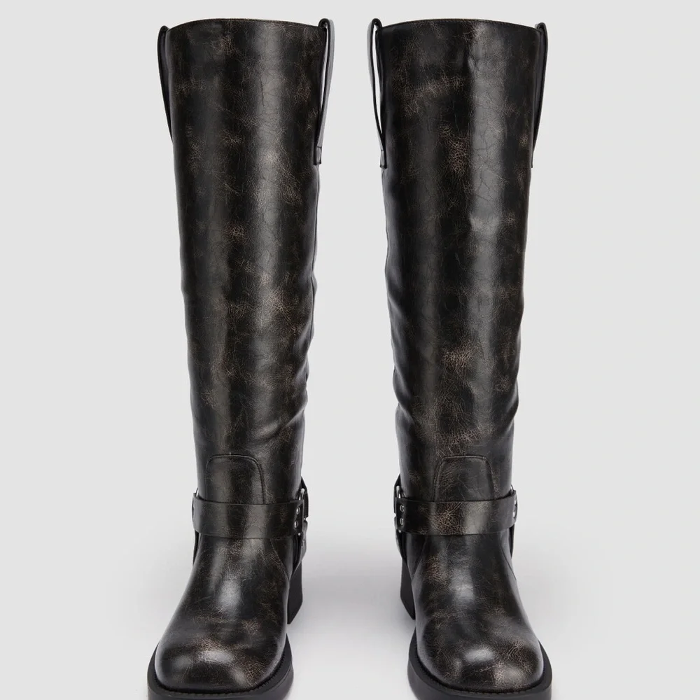 Cider Distressed Black Moto Boots - Picture 4 of 7